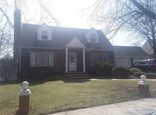 64 Charles St, Valley Stream, NY 11580