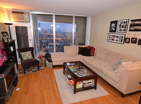 3rd image of 1960 N Lincoln Park W #U45