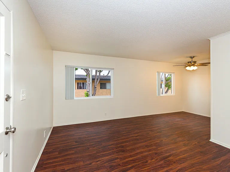 Southwinds Apartments — Photo 8
