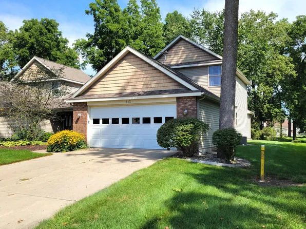 913 Clark St SE, Lowell, MI 49331