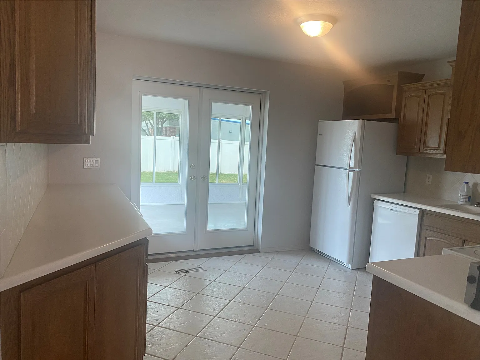 3 bed, 2.0 bath, 1900 sqft, $1,695 — Photo 4