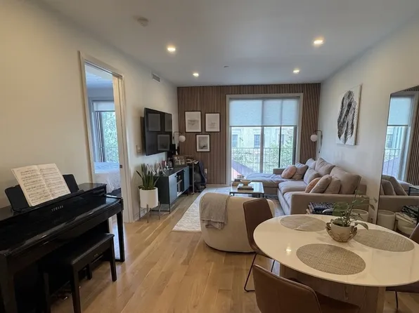 1015A President St #2R, Brooklyn, NY 11225