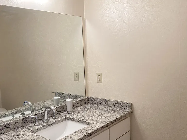 1034 Riverbend Club Dr SE — Photo 7