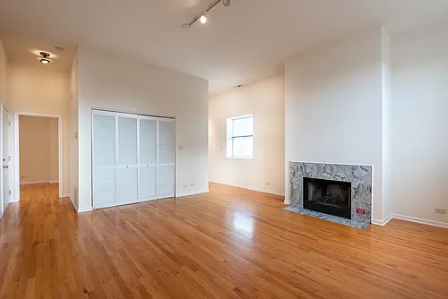 3257 N Sheffield Ave #301 Photo 1