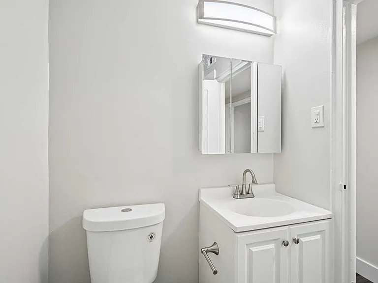 Domino Lane Apartments — Photo 10