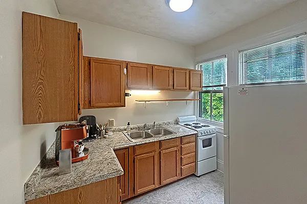 52 Albemarle Pl #16 — Photo 2