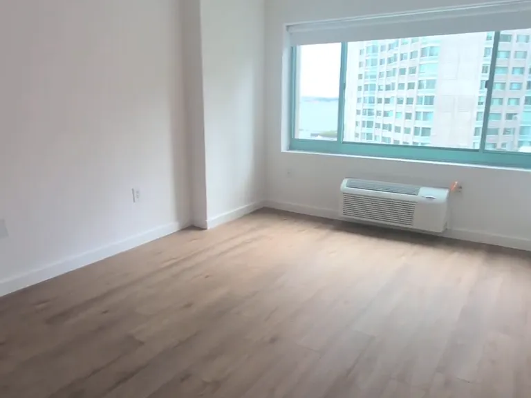 32 River Ct #1414 — Photo 3