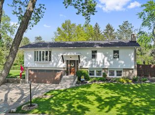 6925 Parkview Dr, Downers Grove, IL 60516