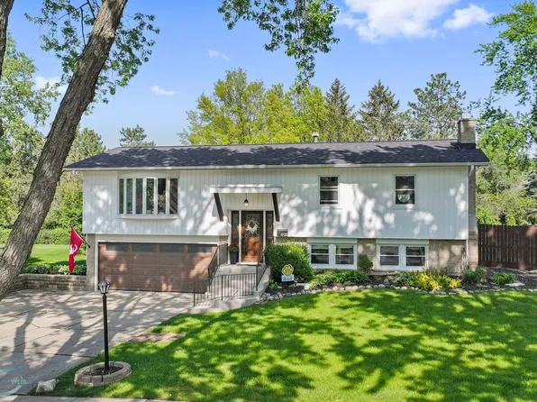 6925 Parkview Dr, Downers Grove, IL 60516