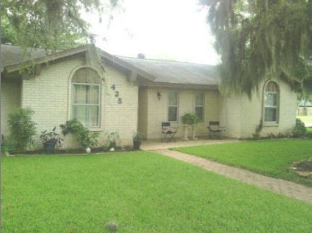 1st image of 425 Wisteria St