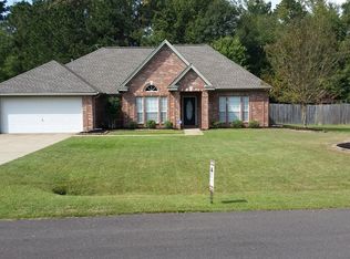 181 Hazelnut Cir, Columbus, MS 39705