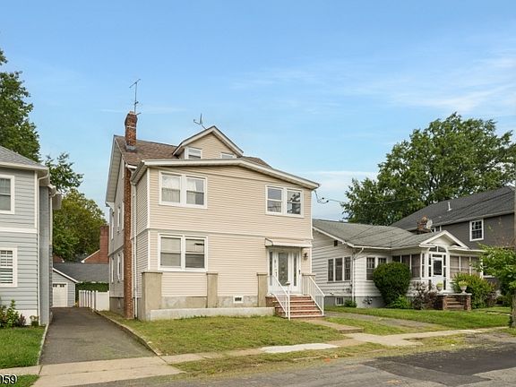 3rd image of 19 Meadowbrook Pl