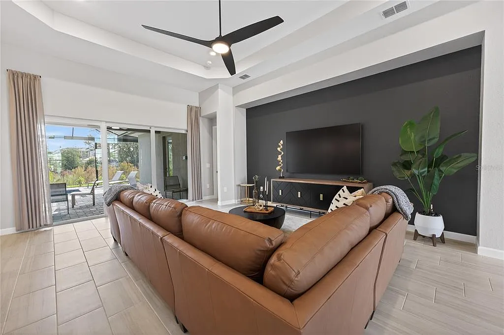 3 bed, 3.0 bath, 2799 sqft, $8,000 — Photo 3