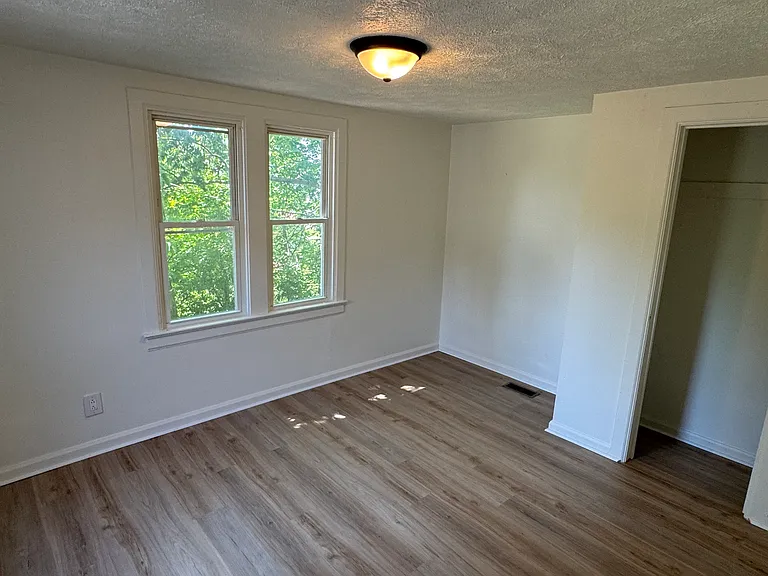 218 E Euclid Ave — Photo 16