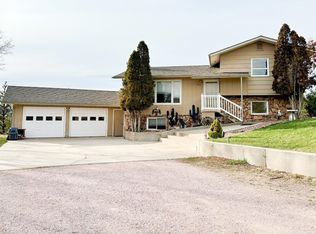 304 Valley View Dr, Hot Springs, SD 57747