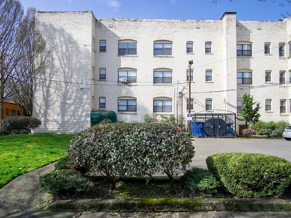 1715 NW Marshall St #204