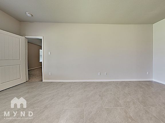 3rd image of 29606 Foliage Ln