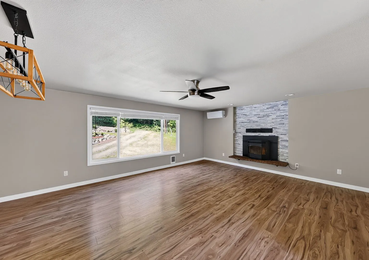 4 Bed 3 Bath - A/C - Pet Friendly - Groups per Approval - Shop - NAS Whidbey — Photo 3