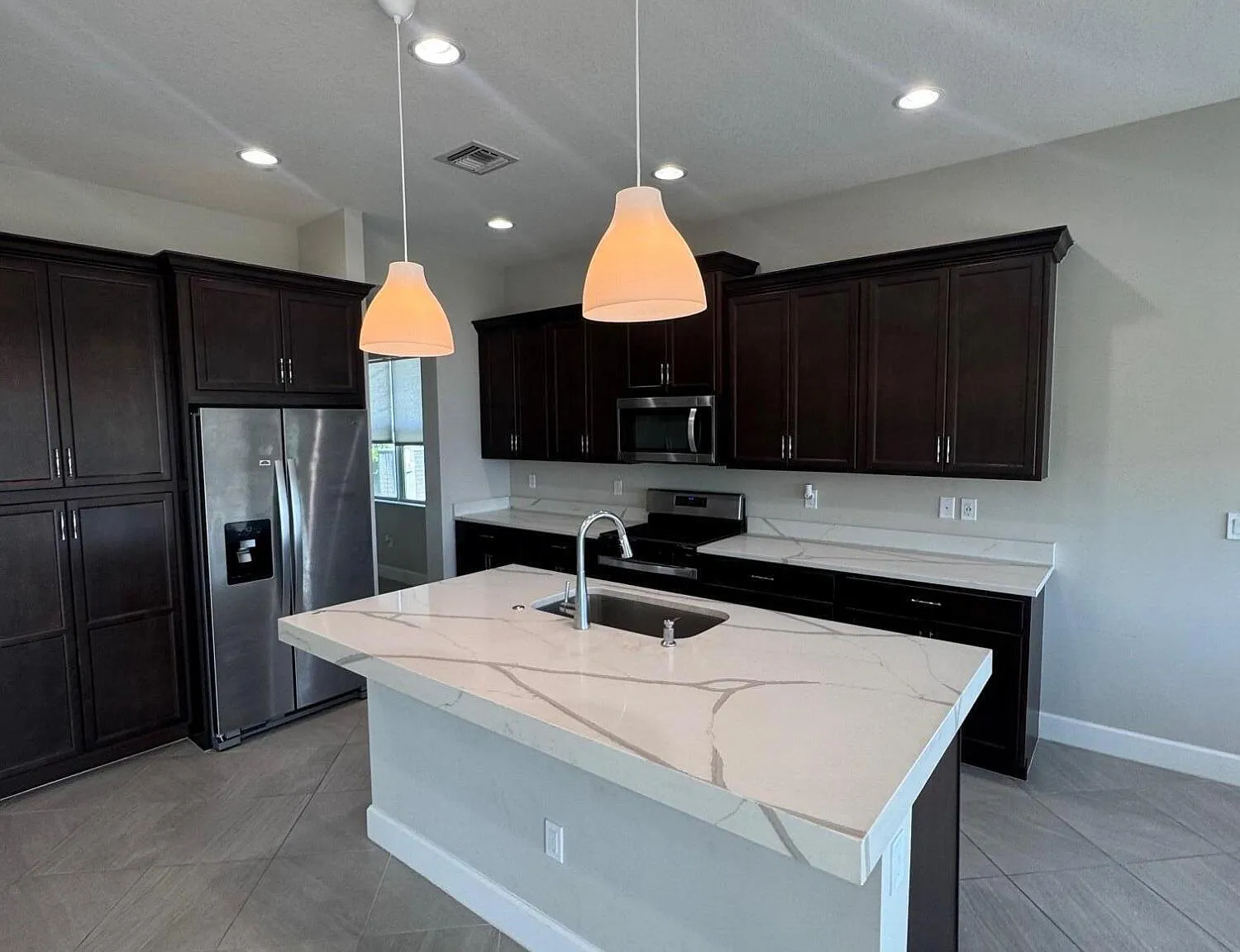 3 bed, 2.0 bath, 2075 sqft, $3,500 — Photo 4