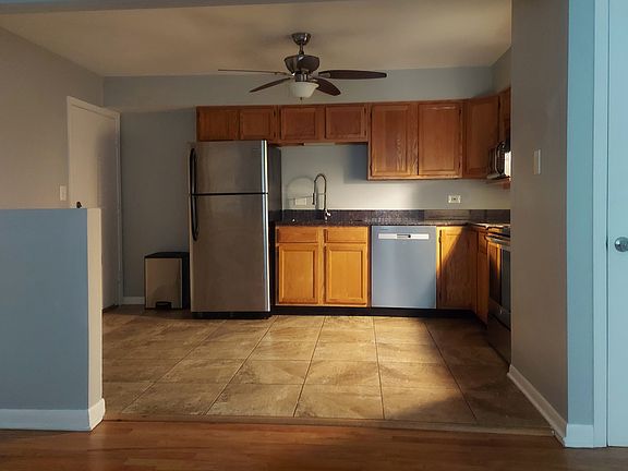 3rd image of 320 Beach Ave #B