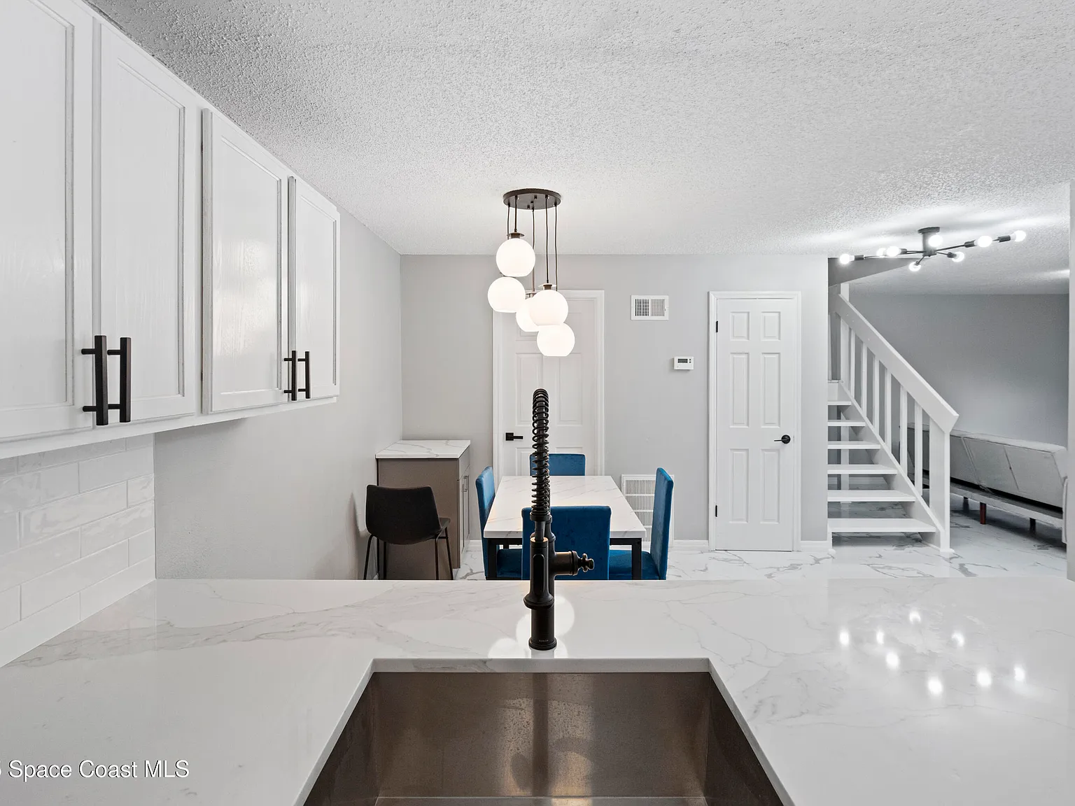 2 bed, 1.5 bath, 1148 sqft, $2,295 — Photo 3