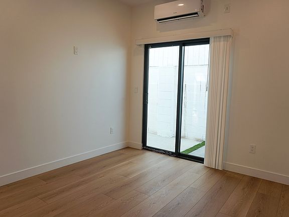5th image of 6453 Amigo Ave