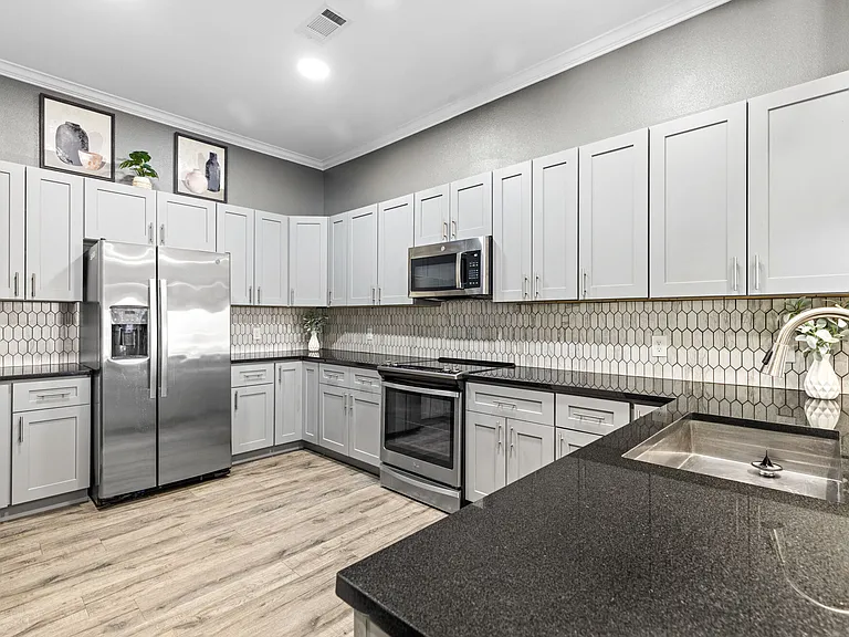1520 Enclave Pkwy — Photo 38