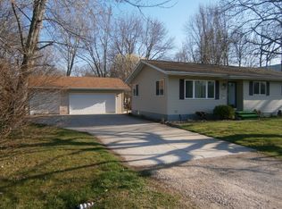 545 W Larrabee St, Omro, WI 54963