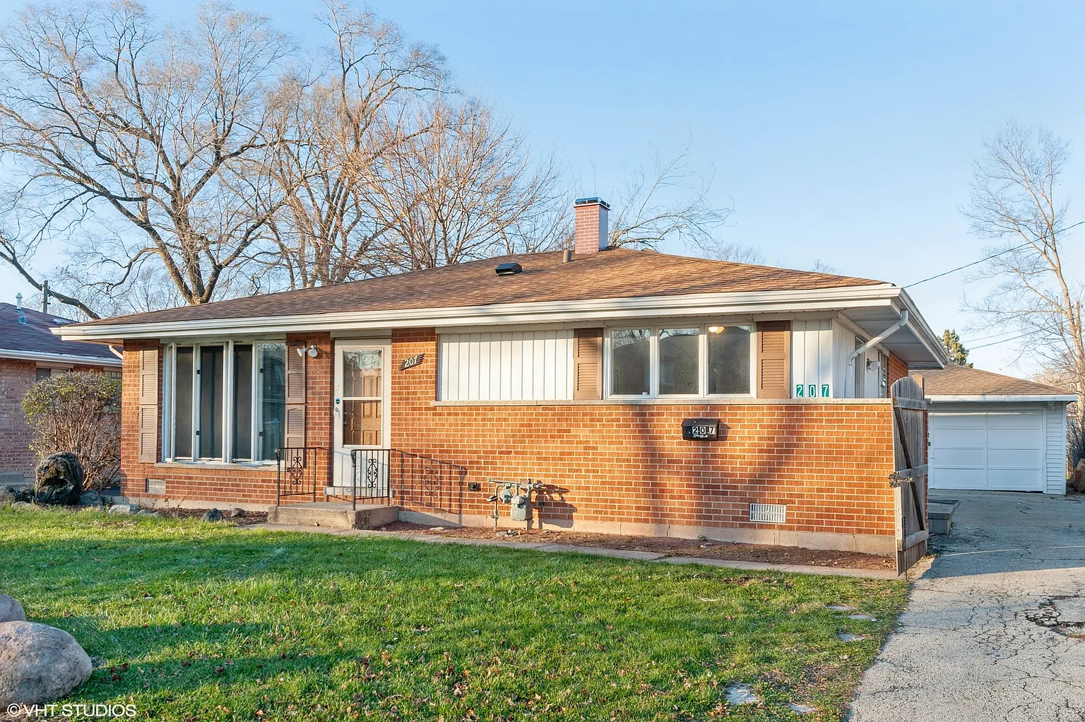 207 E Manchester Dr photo 1