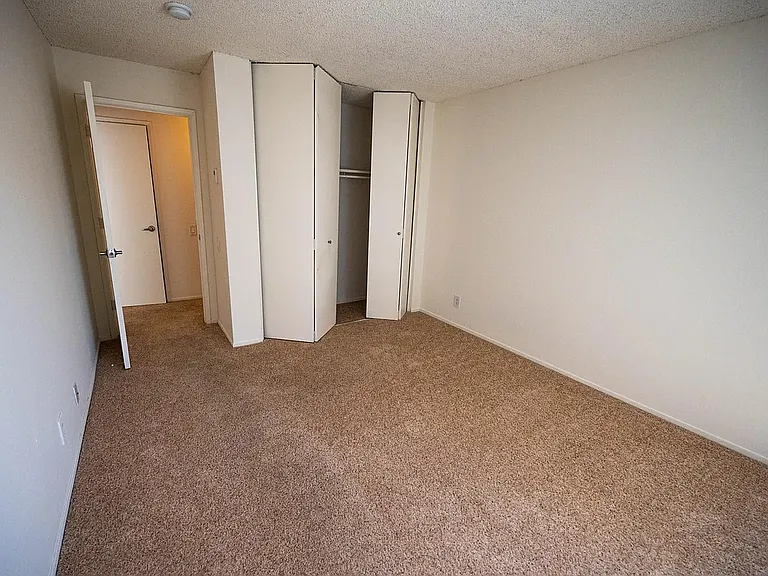 The Cedar 2+1 guest bedroom