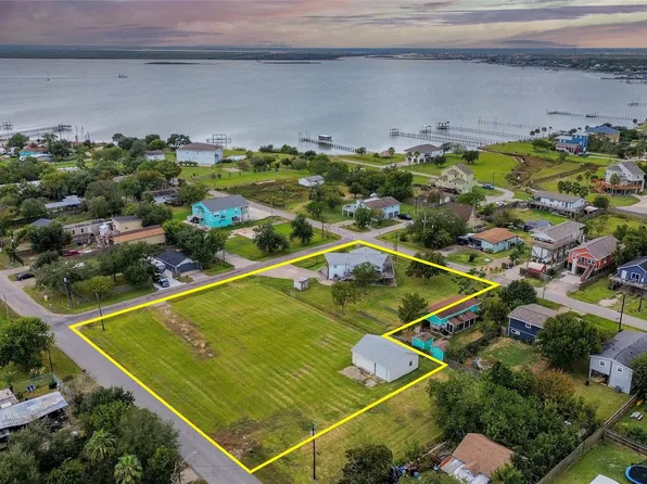 1045 12th St, San Leon, TX 77539