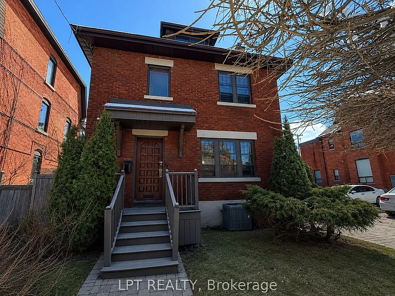 322 Waverley St W — Photo 1