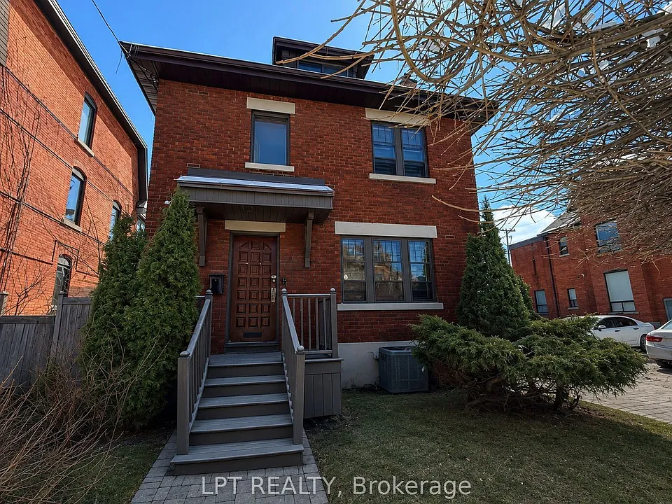 322 Waverley St W