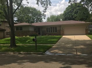 1230 Crestview Dr, Elgin, IL 60123