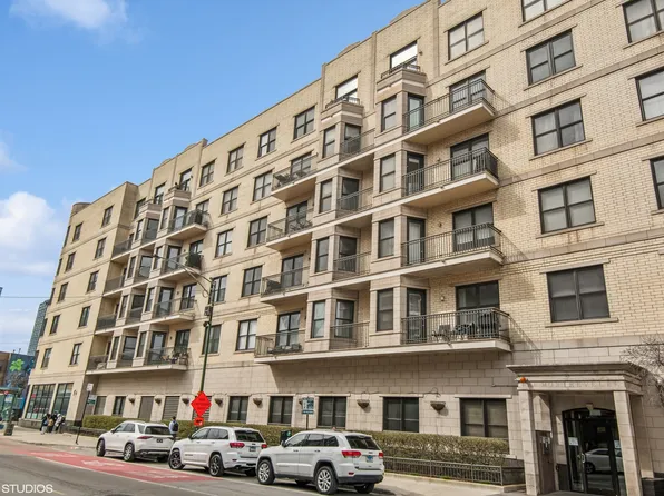 520 N Halsted St APT 205, Chicago, IL 60642
