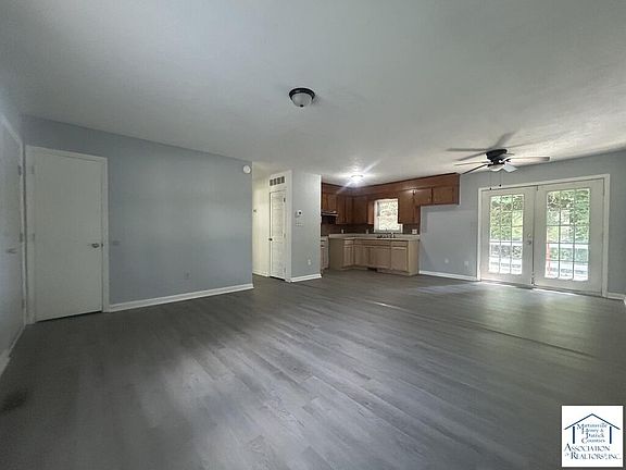2nd image of 804 Royal Dr