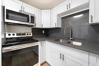 3025 Mary St #1 — Photo 3
