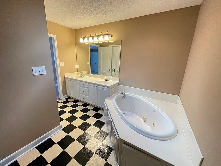 3436 Westgate Dr — Photo 30