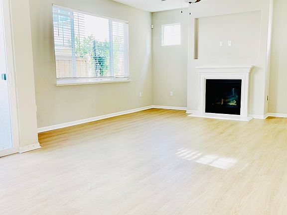 5th image of 35 Belle Harbor Cir