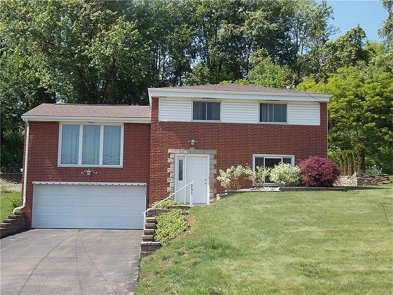 231 Gates Dr photo 1