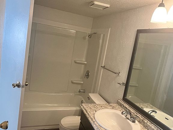 4th image of 3150 Peachtree St #8666a041d
