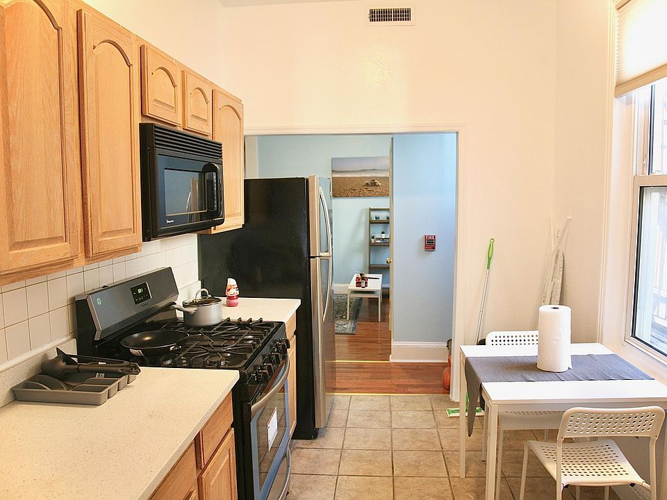2nd image of 1221 Walnut St #7