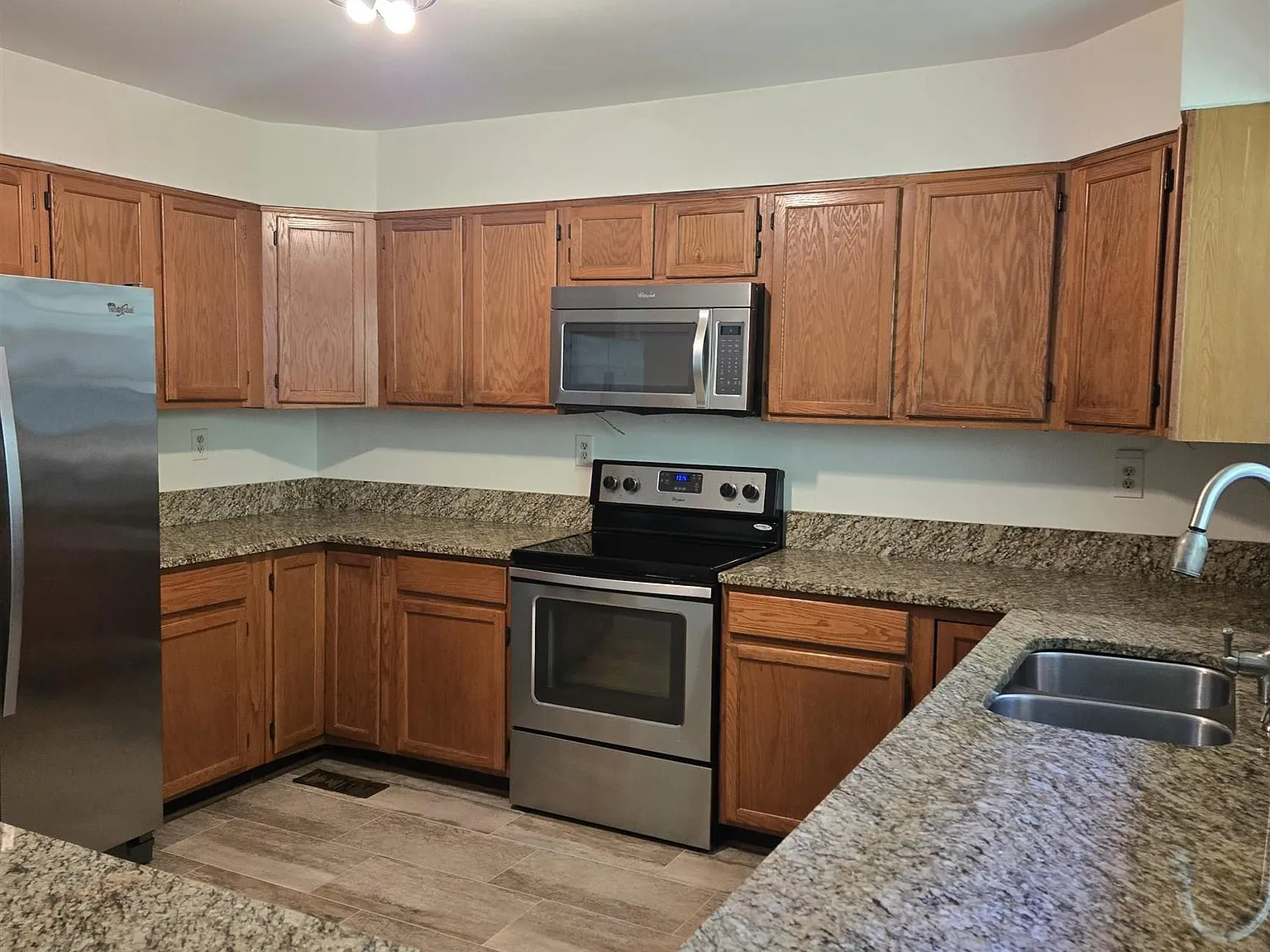 4 bed, 2.5 bath, 2259 sqft, $2,800 — Photo 3