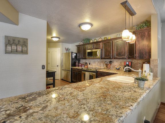 5th image of 1340 W Elgin St