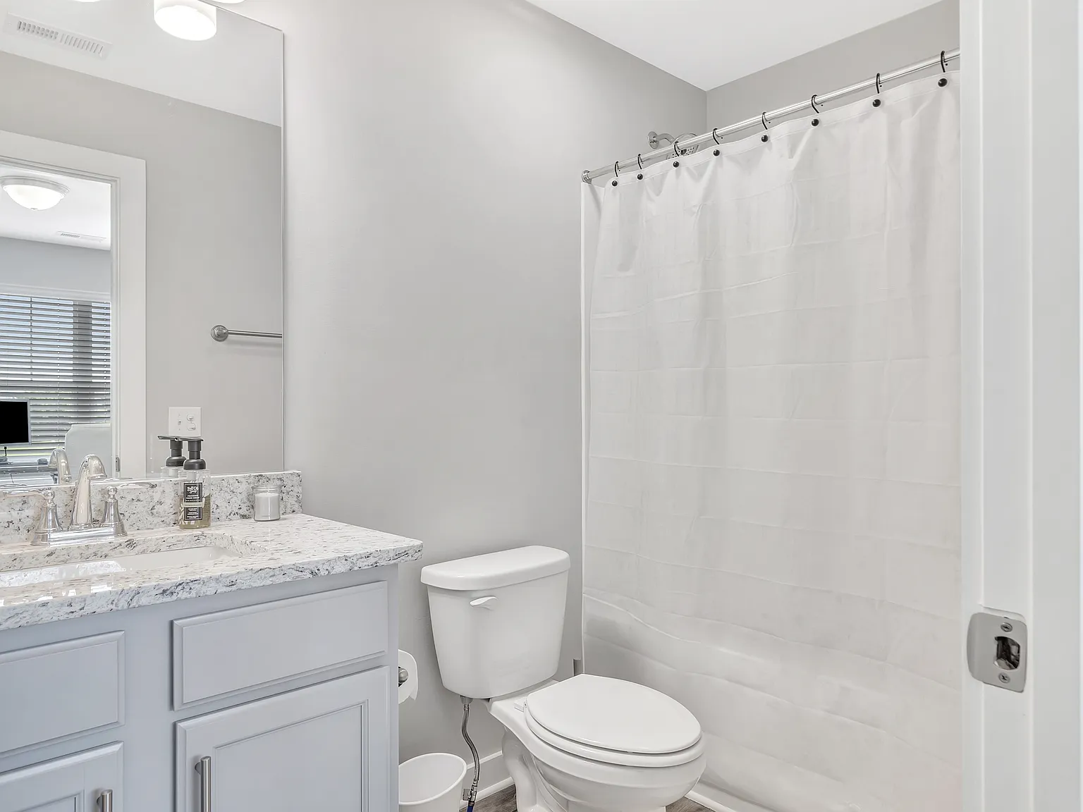 203 E Forge Ct — Photo 3