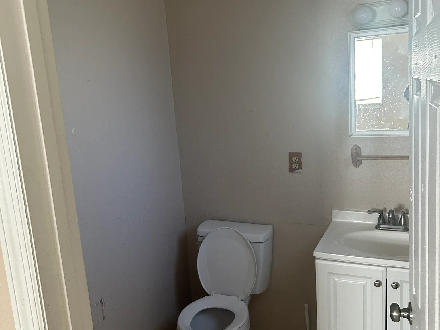 3 bed, 1.5 bath, 1008 sqft, $1,500 — Photo 4