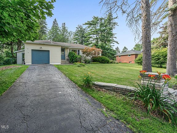 3rd image of 54 E Hite Court