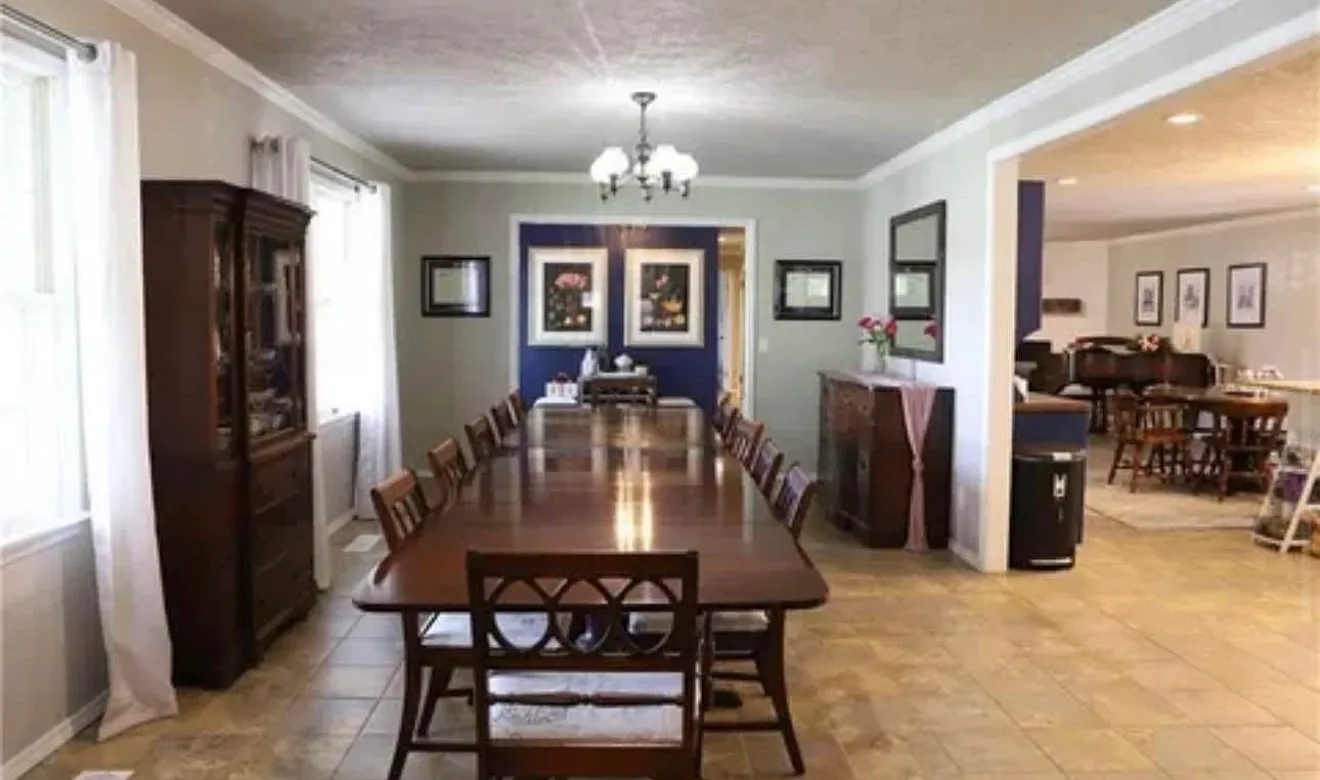 5 bed, 3440 sqft, $2,000 — Photo 3
