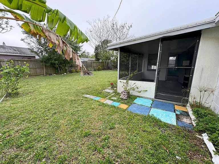 7410 Castanea Dr — Photo 16