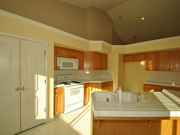 4th image of 9897 N Baird Ave